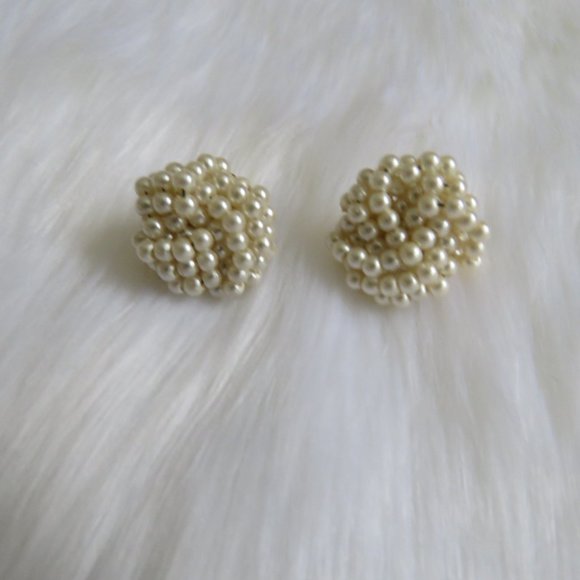 Vintage Faux Pearl Cluster Clip On Earrings - Picture 5 of 5